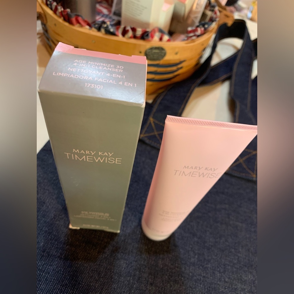 Mary Kay TimeWise 4-in-1 Cleanser Age Minimizer 3D 4.5oz Normal/Dry Skin NIB